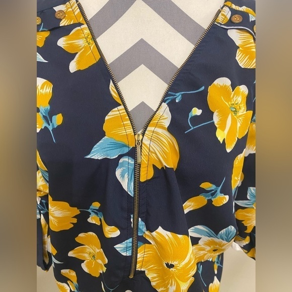 Women’s‎ zip up Floral Blouse 1X - Picture 2 of 9